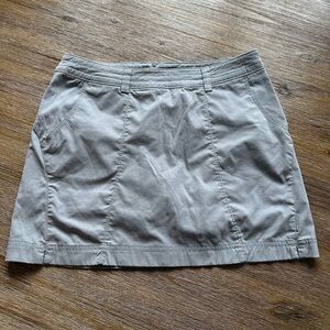Women’s grey skirt with built-in shorts skort size S